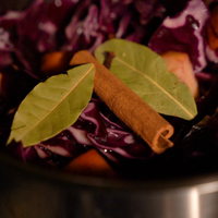 rotkohl, zimtstange, lorbeerblätter, rotkraut, rotkohlsalat, blaukraut, rotkrautsalat, apfelrotkohl, echter lorbeer, zimtstangen, rotkohl aus dem glas, rotkohl fermentieren, rotkohlsalat mit apfel, apfelrotkraut, gans beilage, weihnachten beilage, beilagen weihnachten, gans beilagen, beilagen zur gans, beilagen gans, roastbeef beilagen weihnachten, gänsebrust beilagen, beilagen zu gans, ausgefallene beilagen zur gans, gemüsebeilage weihnachten, gänsebraten beilagen, weihnachtsessen beilagen,